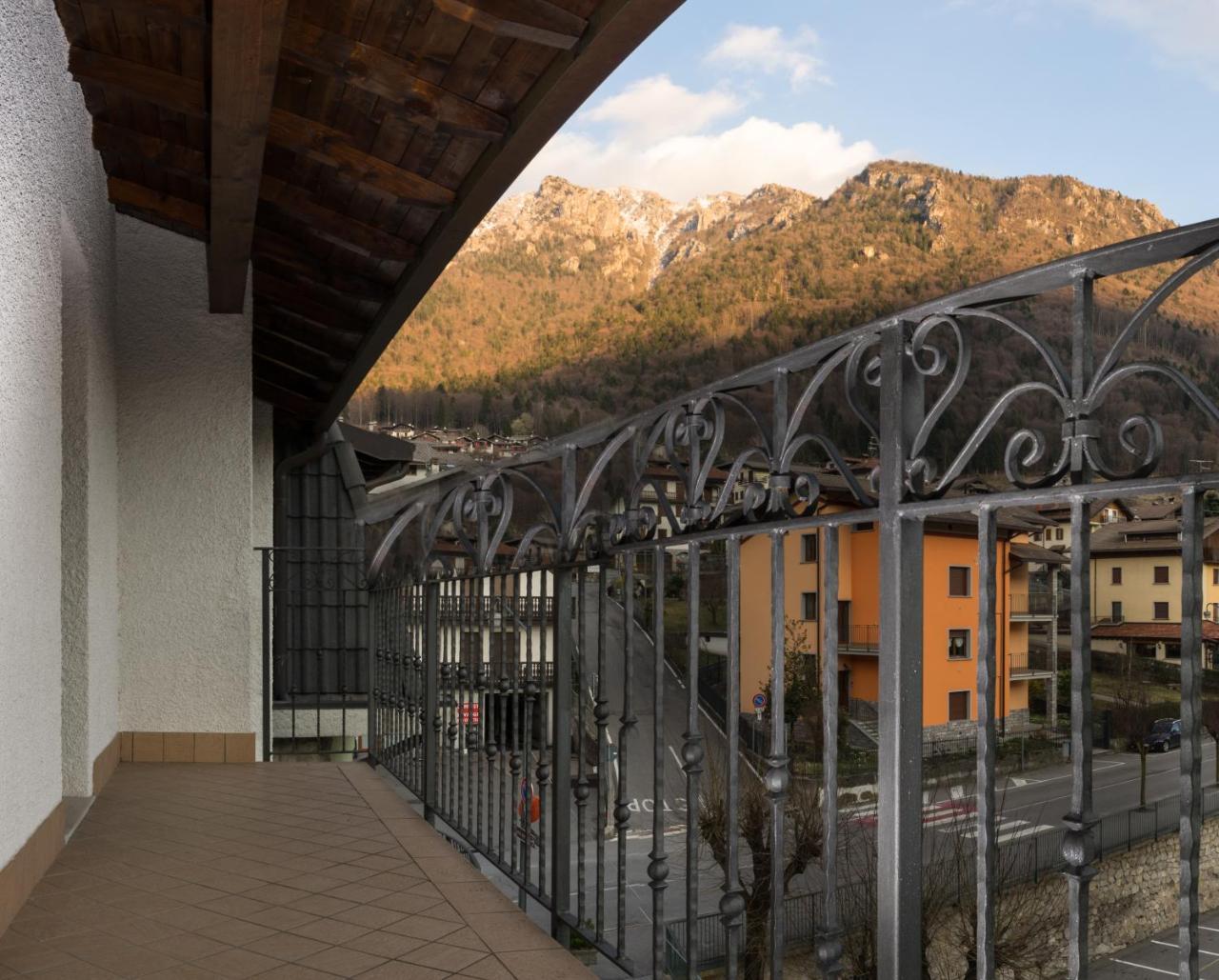 Goccia Di Resina #Sharingorobie Appartement Serina  Buitenkant foto