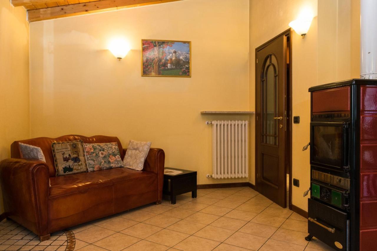 Goccia Di Resina #Sharingorobie Appartement Serina  Buitenkant foto